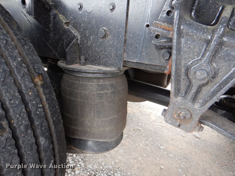 image for item HL9491 1995 International 4700  crane truck