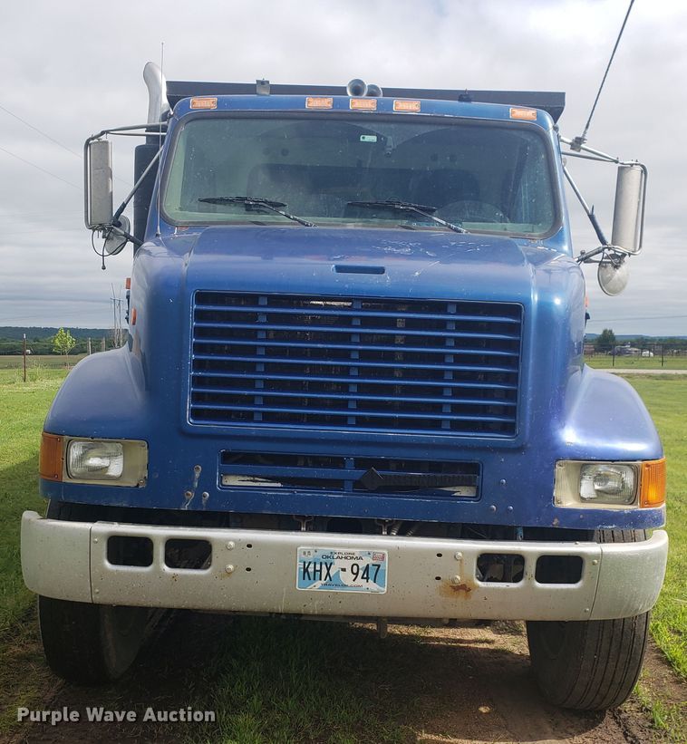image for item HP9500 1999 International 8100  dump truck