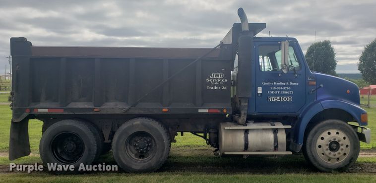 image for item HP9500 1999 International 8100  dump truck