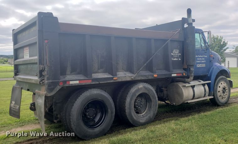 image for item HP9500 1999 International 8100  dump truck