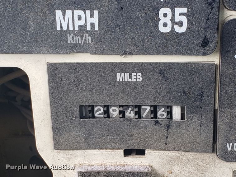 image for item HP9500 1999 International 8100  dump truck