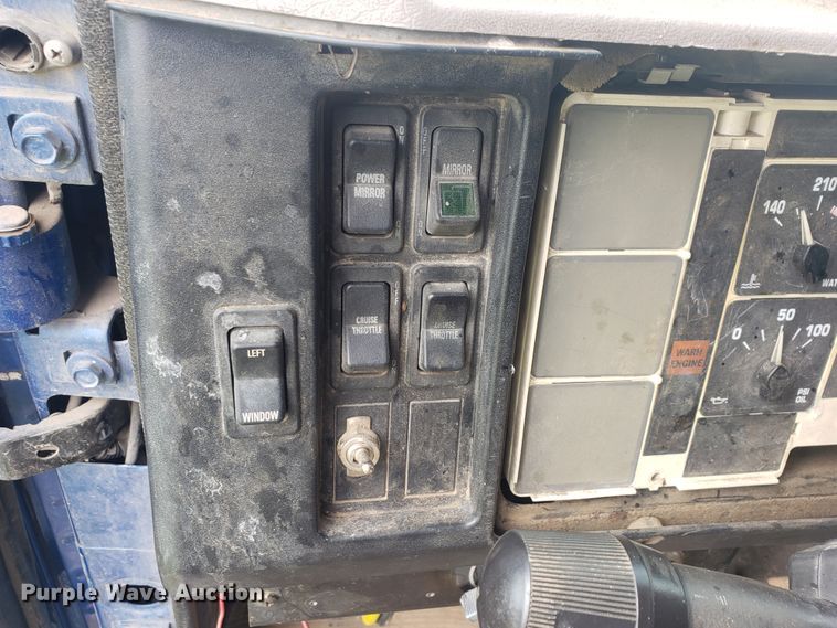 image for item HP9500 1999 International 8100  dump truck