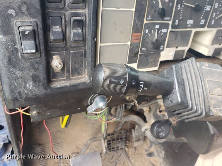 image for item HP9500 1999 International 8100  dump truck