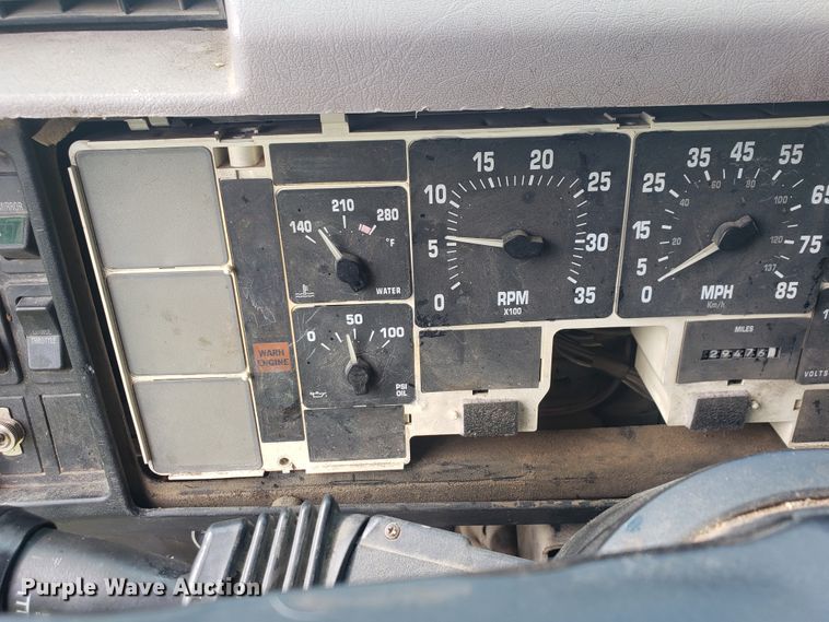 image for item HP9500 1999 International 8100  dump truck