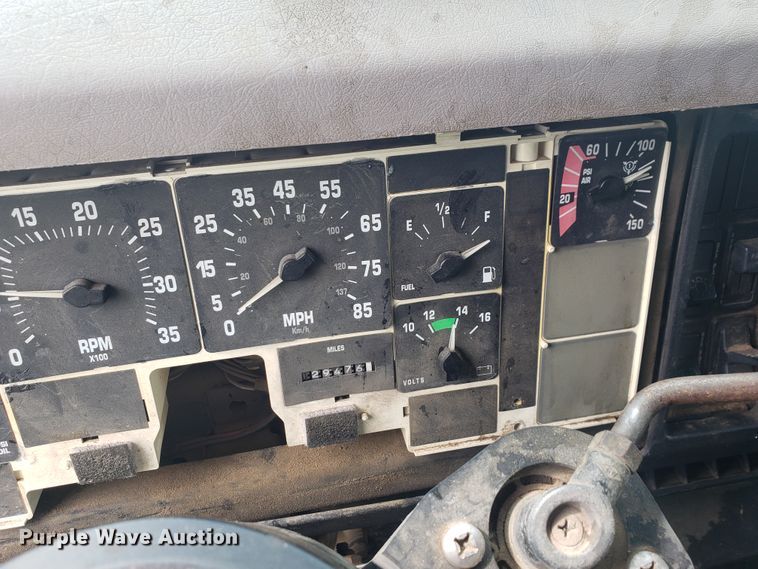 image for item HP9500 1999 International 8100  dump truck