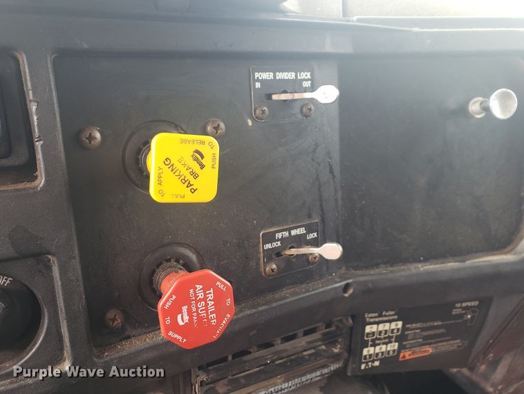 image for item HP9500 1999 International 8100  dump truck