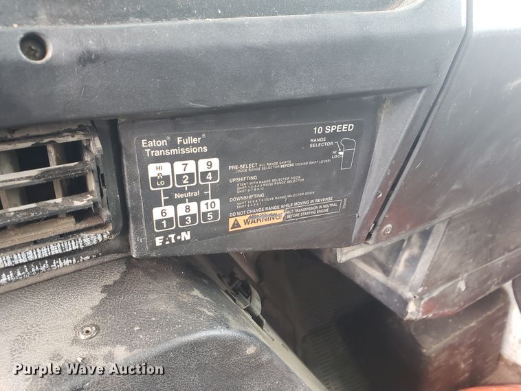 image for item HP9500 1999 International 8100  dump truck