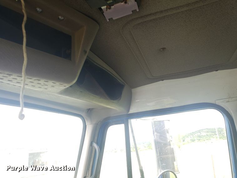 image for item HP9500 1999 International 8100  dump truck