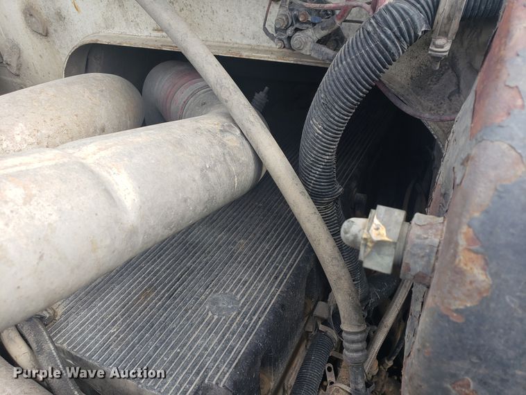 image for item HP9500 1999 International 8100  dump truck