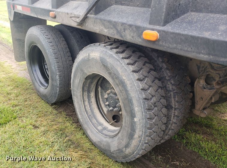 image for item HP9500 1999 International 8100  dump truck