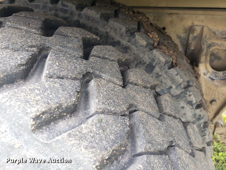 image for item HP9500 1999 International 8100  dump truck