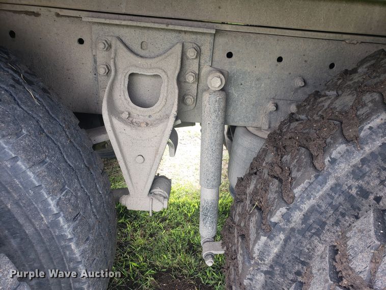 image for item HP9500 1999 International 8100  dump truck