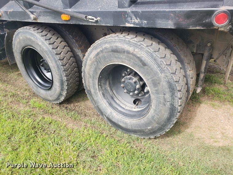 image for item HP9500 1999 International 8100  dump truck