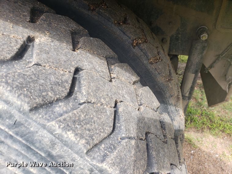 image for item HP9500 1999 International 8100  dump truck