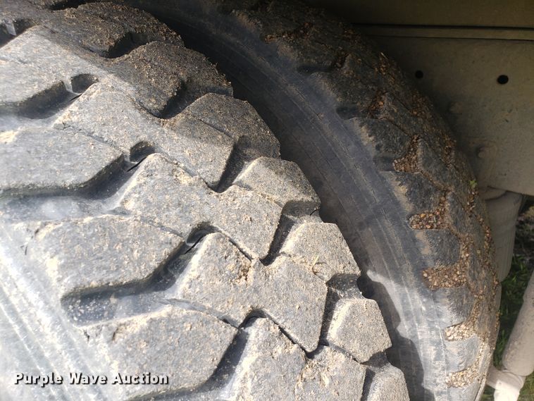 image for item HP9500 1999 International 8100  dump truck