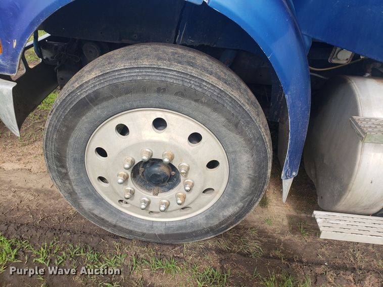 image for item HP9500 1999 International 8100  dump truck