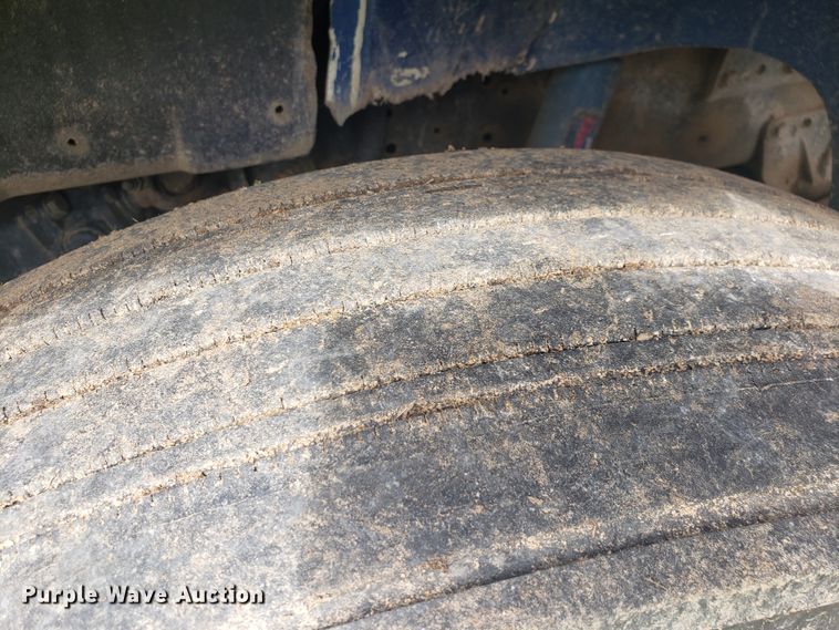 image for item HP9500 1999 International 8100  dump truck