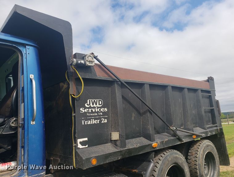 image for item HP9500 1999 International 8100  dump truck