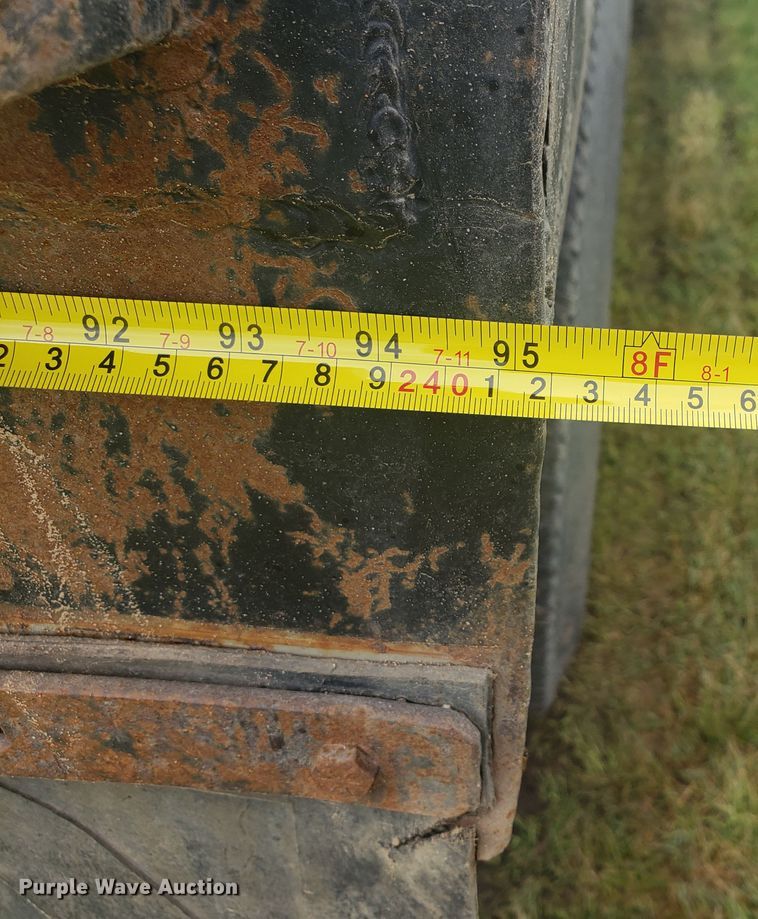 image for item HP9500 1999 International 8100  dump truck