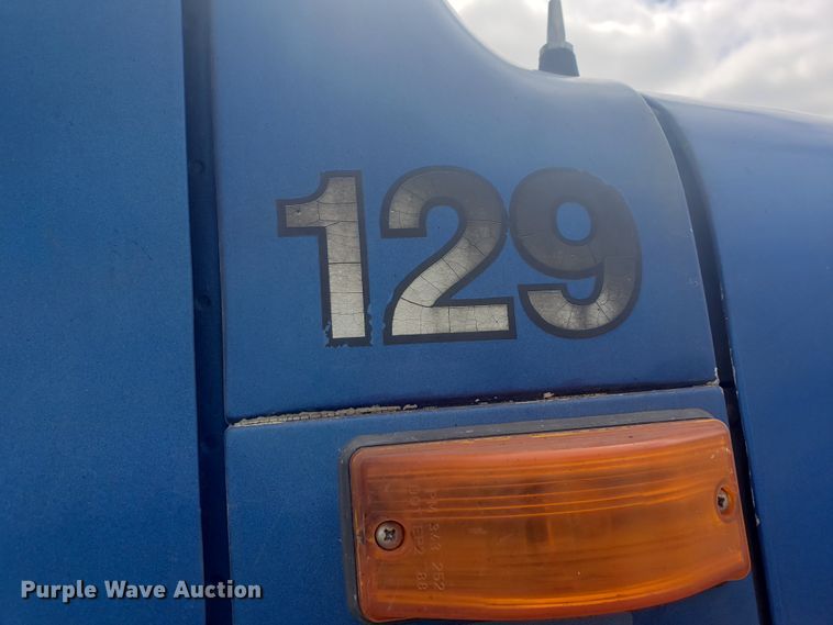 image for item HP9500 1999 International 8100  dump truck