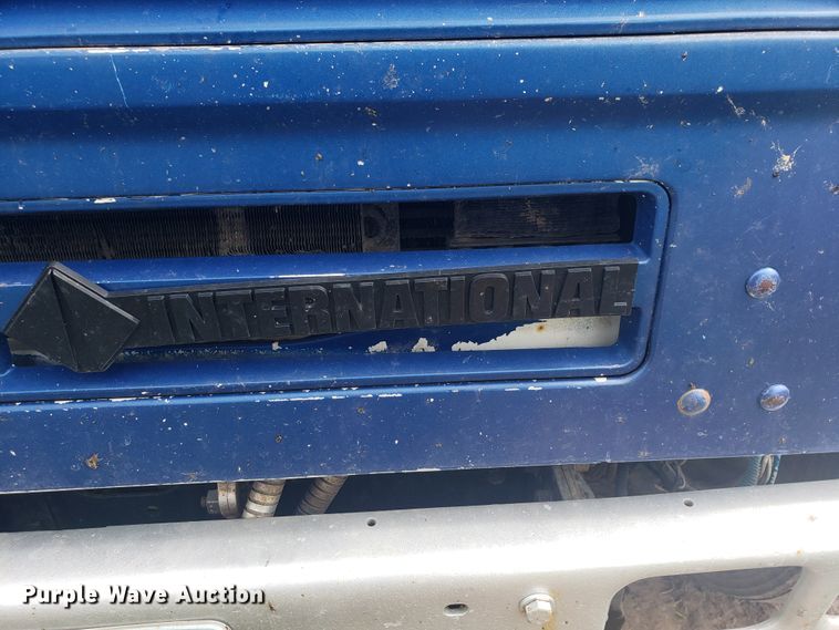 image for item HP9500 1999 International 8100  dump truck