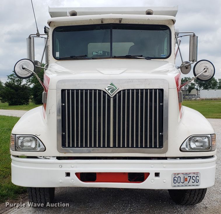 image for item HP9511 1998 International 9200  dump truck