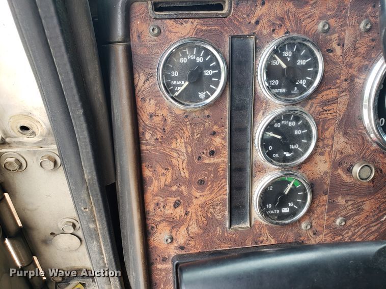 image for item HP9511 1998 International 9200  dump truck