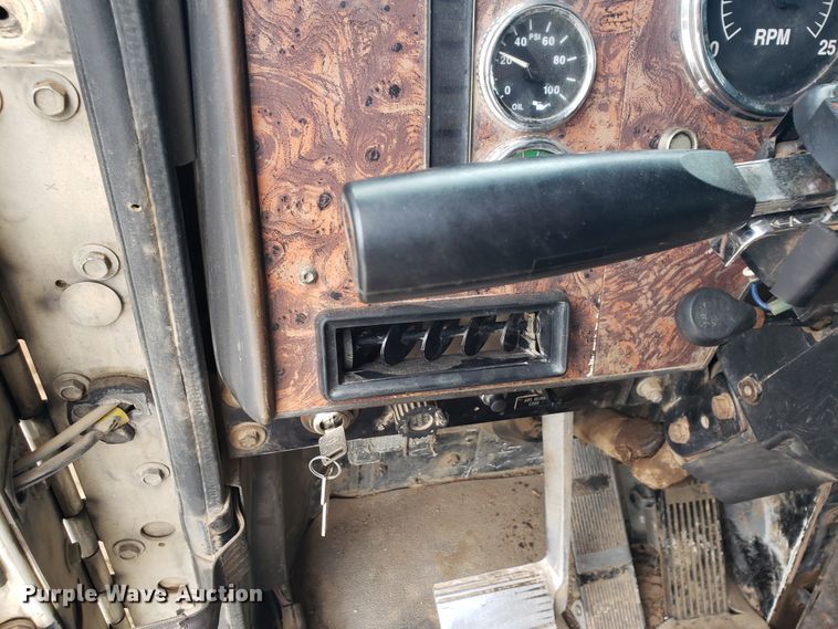 image for item HP9511 1998 International 9200  dump truck