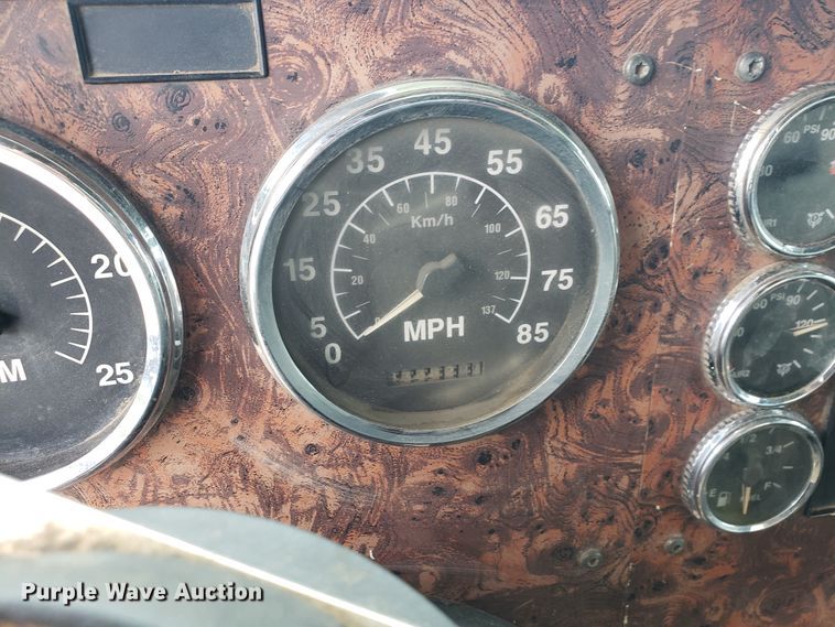 image for item HP9511 1998 International 9200  dump truck