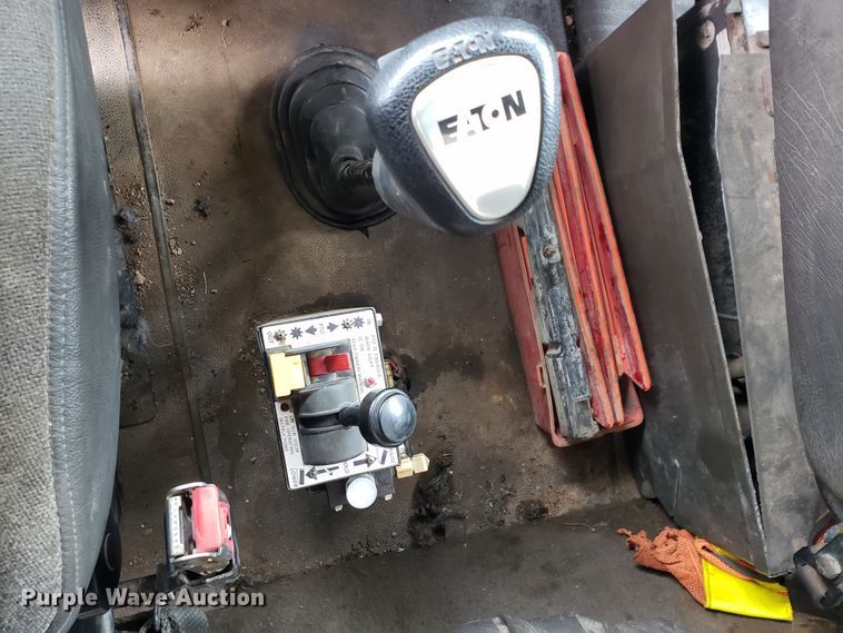 image for item HP9511 1998 International 9200  dump truck