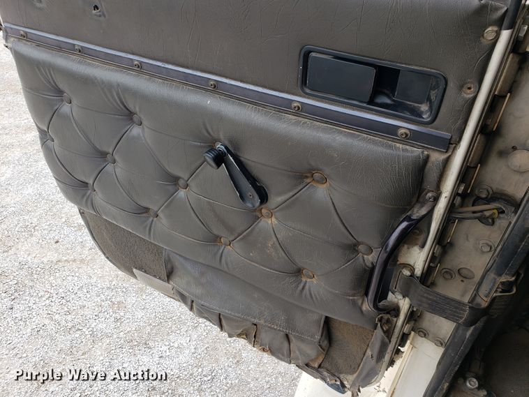 image for item HP9511 1998 International 9200  dump truck