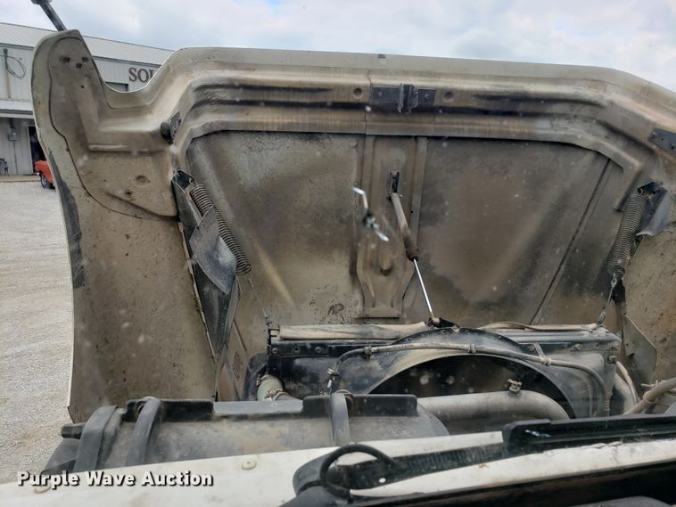 image for item HP9511 1998 International 9200  dump truck