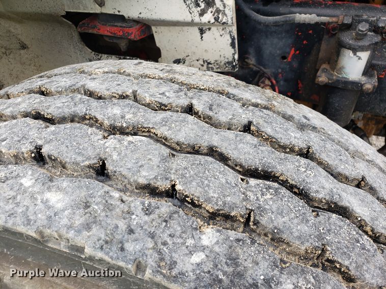 image for item HP9511 1998 International 9200  dump truck