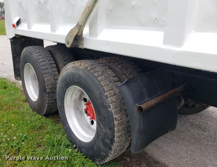 image for item HP9511 1998 International 9200  dump truck