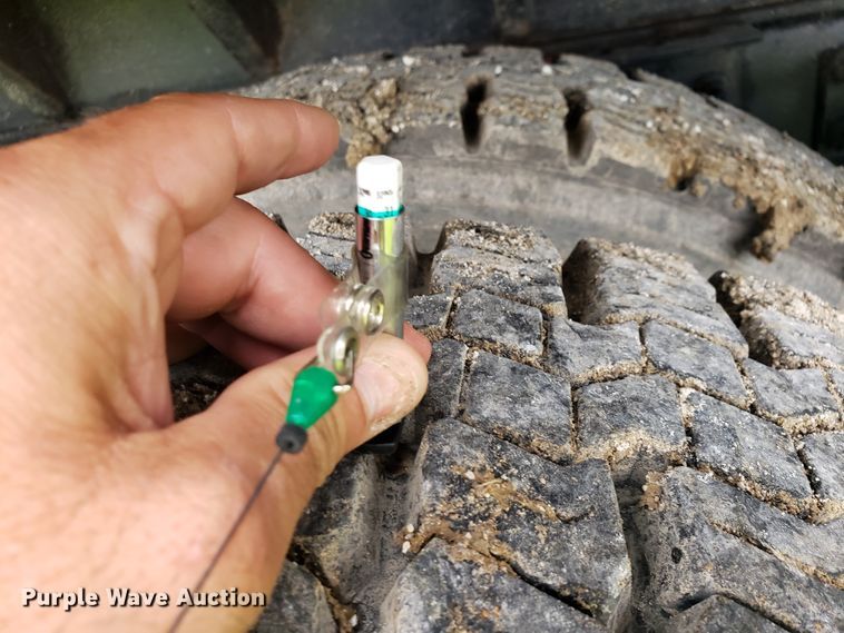 image for item HP9511 1998 International 9200  dump truck