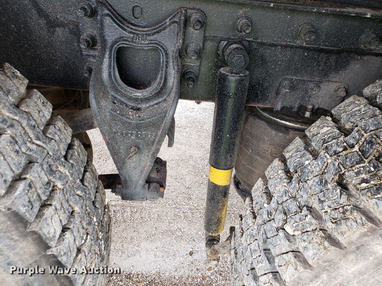 image for item HP9511 1998 International 9200  dump truck