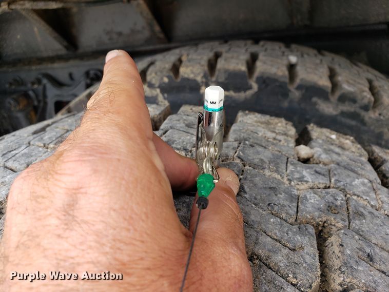 image for item HP9511 1998 International 9200  dump truck