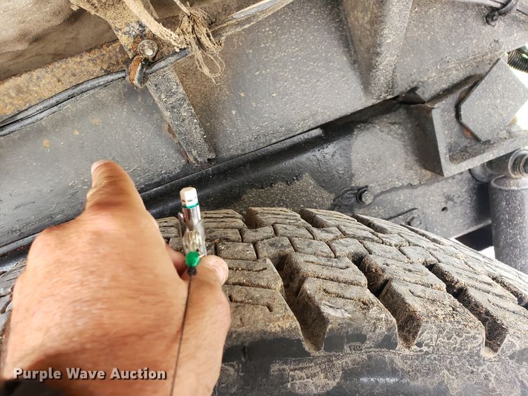 image for item HP9511 1998 International 9200  dump truck