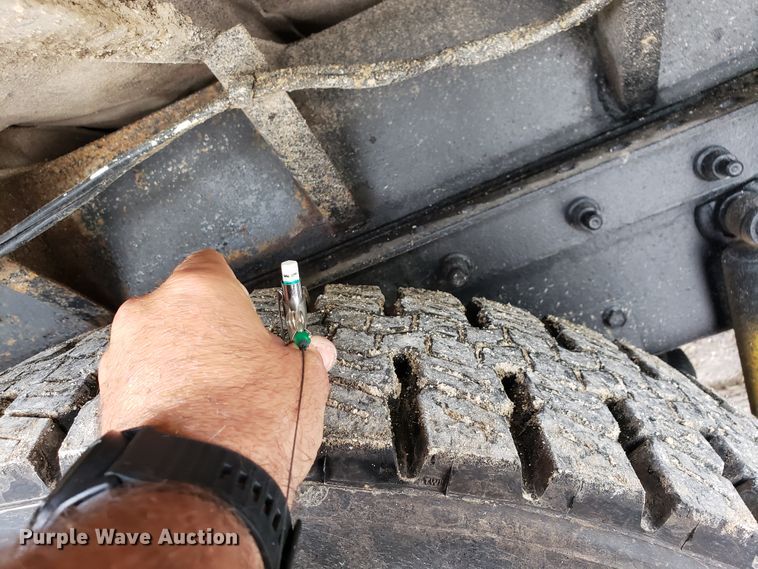 image for item HP9511 1998 International 9200  dump truck