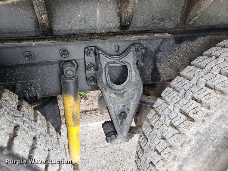 image for item HP9511 1998 International 9200  dump truck