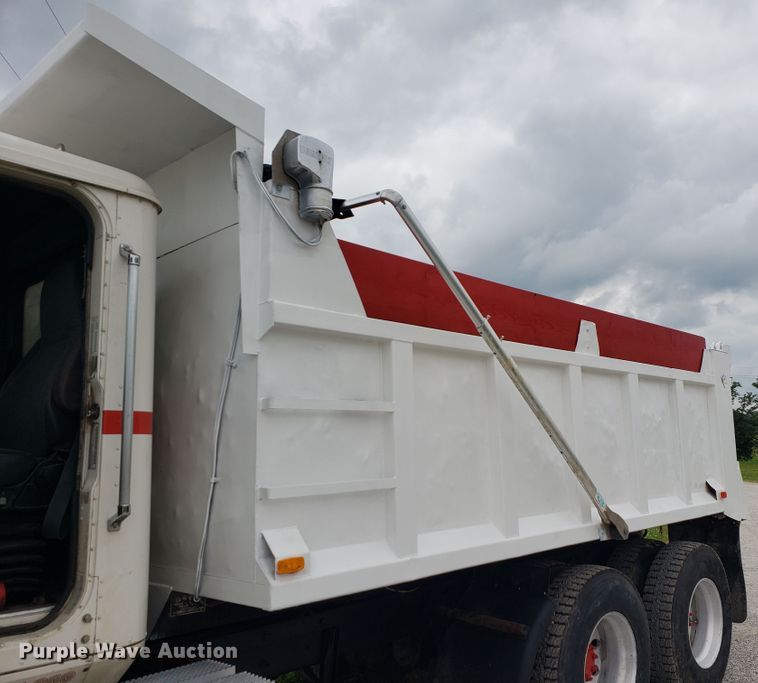 image for item HP9511 1998 International 9200  dump truck