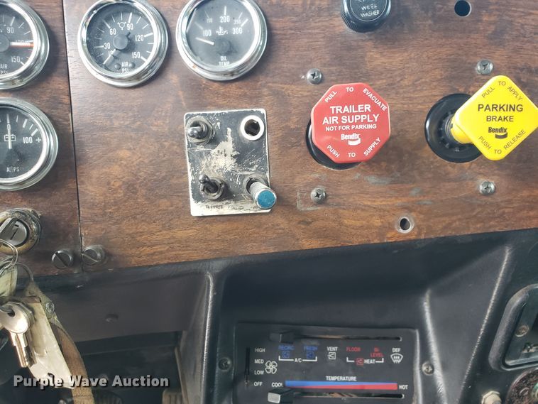 image for item HP9512 1994 Peterbilt 377  dump truck