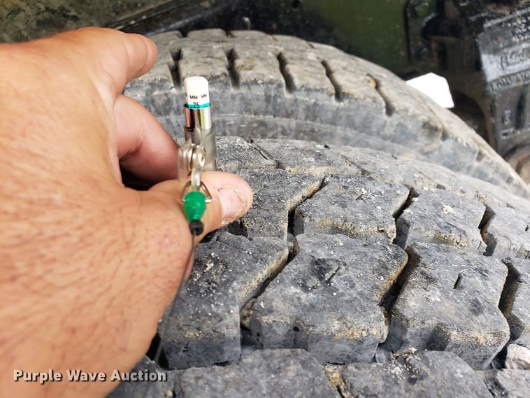 image for item HP9512 1994 Peterbilt 377  dump truck