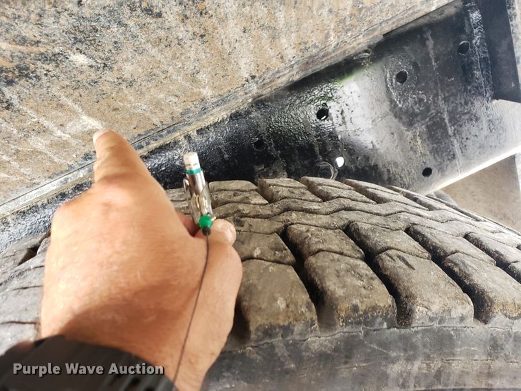 image for item HP9512 1994 Peterbilt 377  dump truck