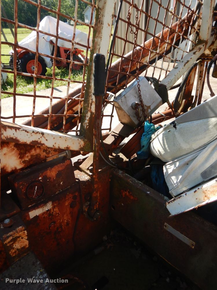 image for item HP9548 1963 Bobcat 600  skid steer loader