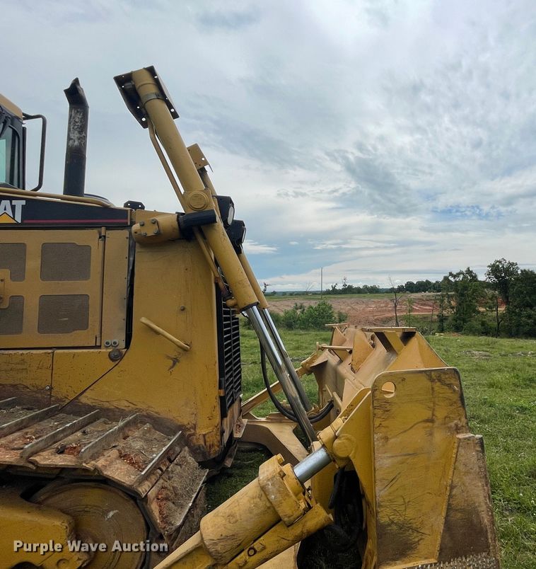 image for item HP9552 2005 Caterpillar D6R XL Series II  dozer