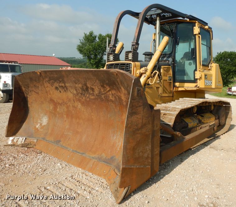 image for item HP9564 2002 John Deere 750C LT Series II  dozer