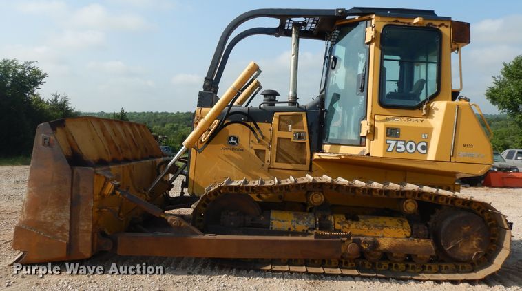 image for item HP9564 2002 John Deere 750C LT Series II  dozer