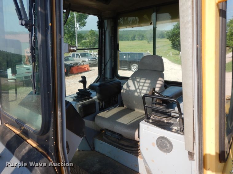 image for item HP9564 2002 John Deere 750C LT Series II  dozer