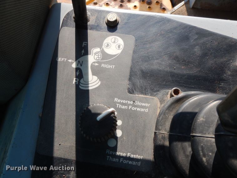 image for item HP9564 2002 John Deere 750C LT Series II  dozer